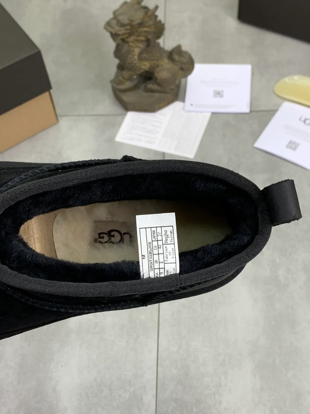 Men's men's shoes 💰P500 New top version UGG 2025 autumn and winter high-top new casual shoes new series Ansley Mules Fashionable and comfortable shallow flat slip-on casual loafers ✨ Classic suede cowhide with 10mm wool lining Insole suede collar Soft and comfortable ❤️ Decorated with UGG classic heat embossed brand logo on the back side Full texture Lightweight rubber sole Anti-slip, wear-resistant and comfortable Color: Black Brown Size: 39-45